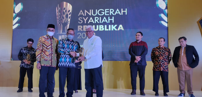 Dompet Dhuafa received the 2022 Republika Syariah Award in the Best Service category